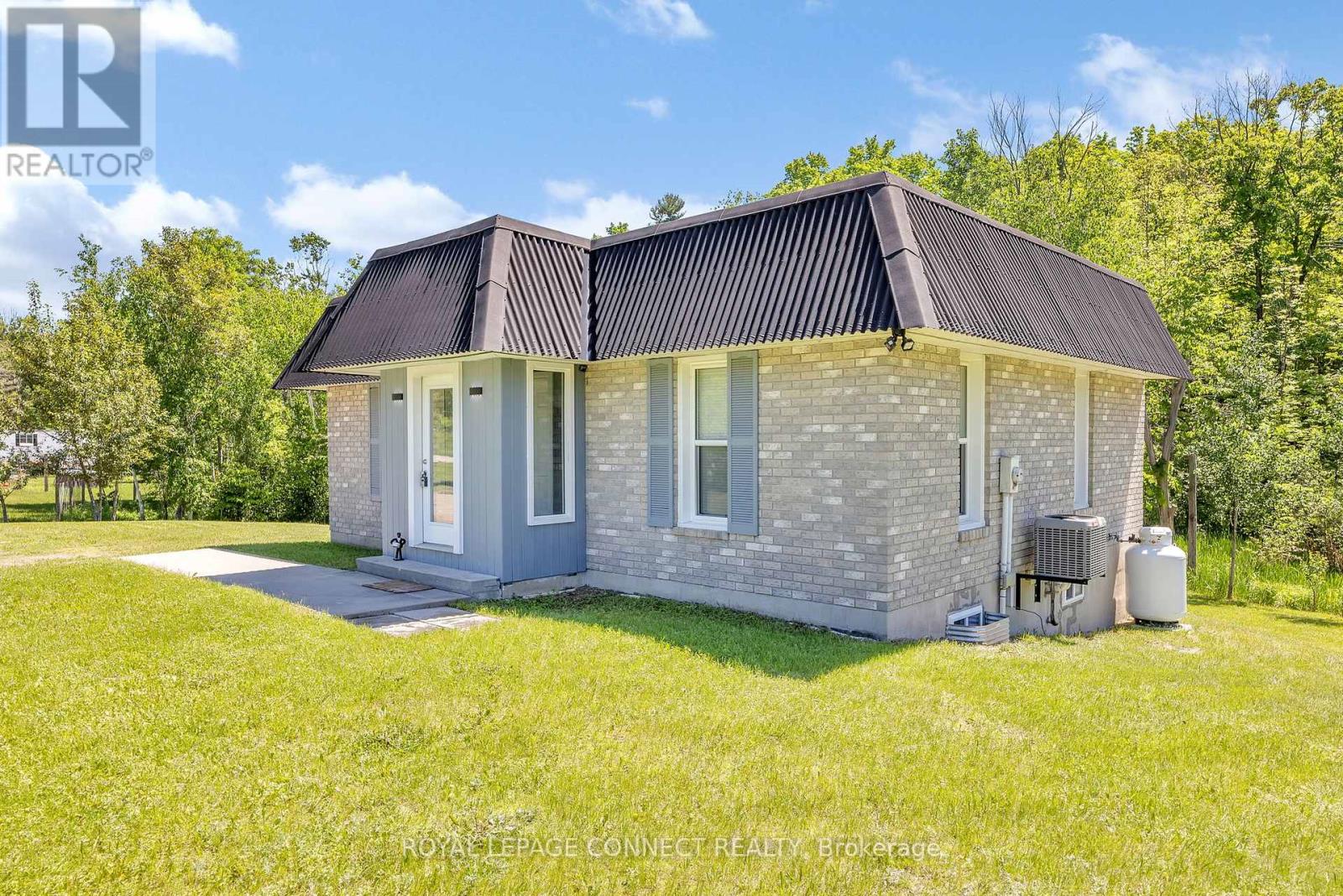 112922 Highway 7 Property Photo 1