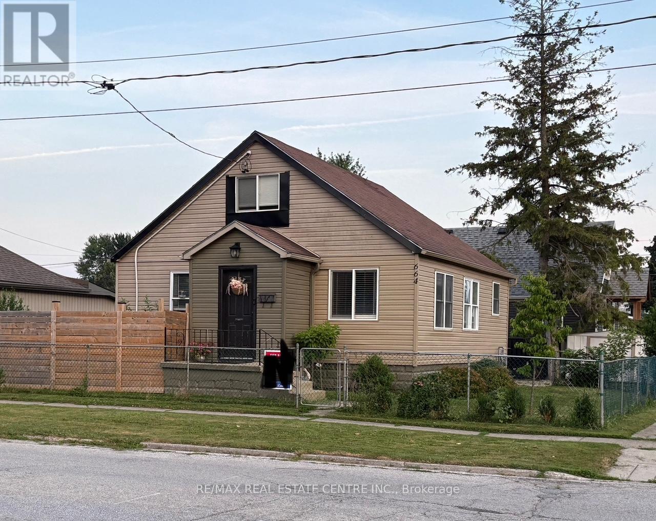 664 Wallace Street Property Photo 1