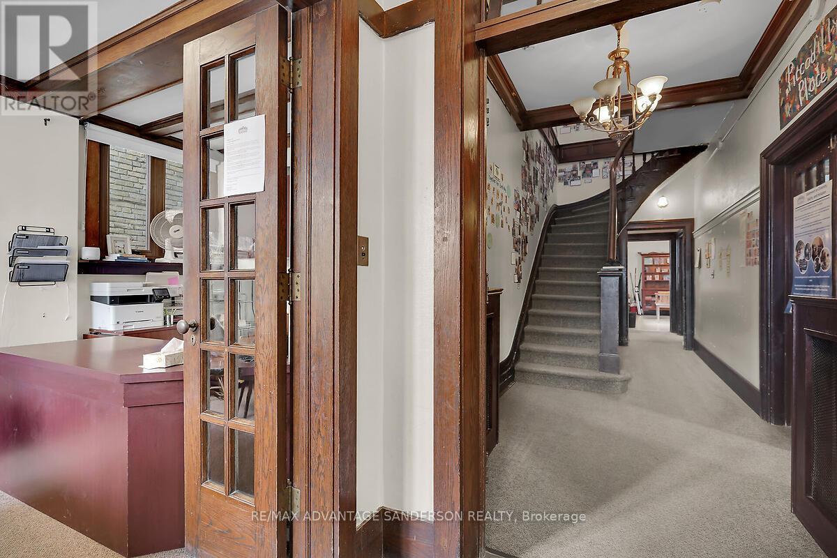 282 Piccadilly Street Property Photo 13
