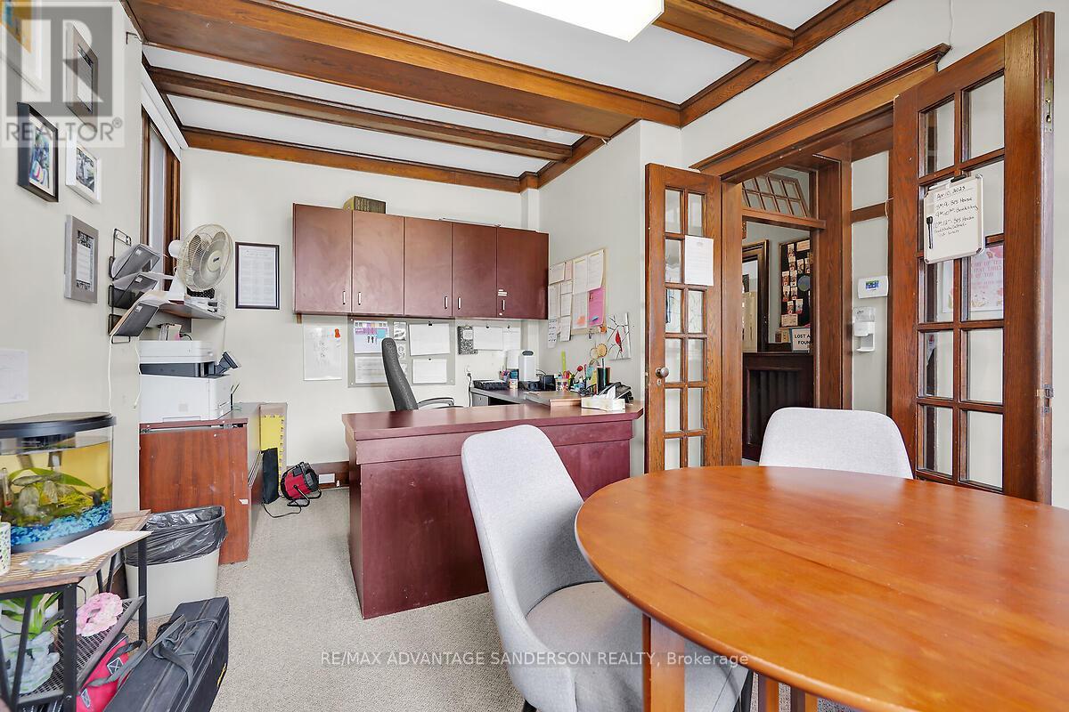 282 Piccadilly Street Property Photo 14