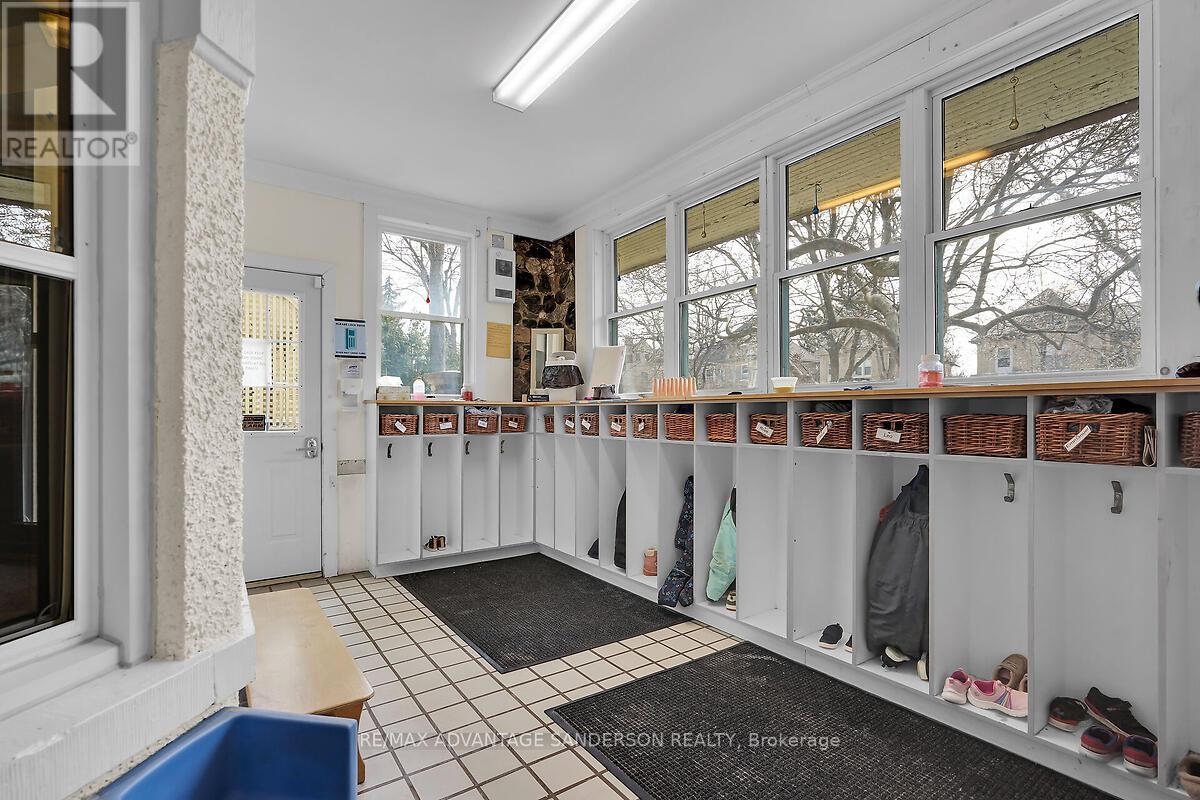 282 Piccadilly Street Property Photo 16