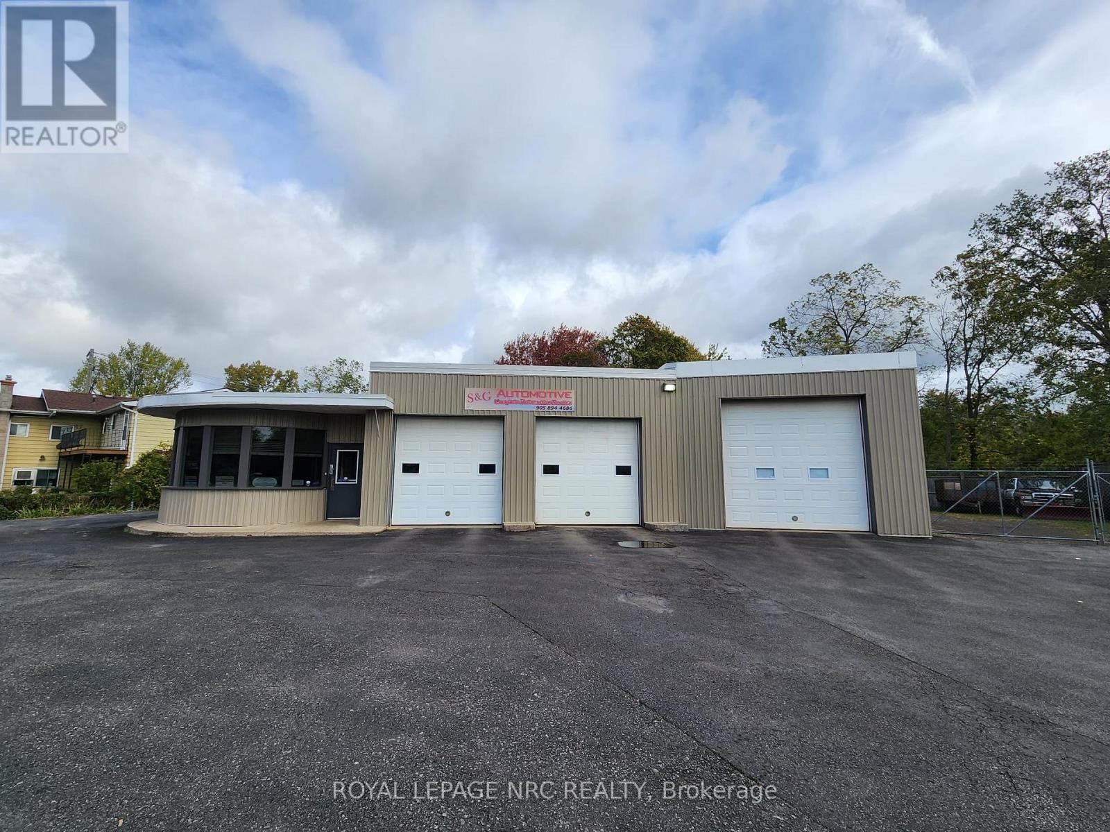 208 RIDGE ROAD N Property Photo 1