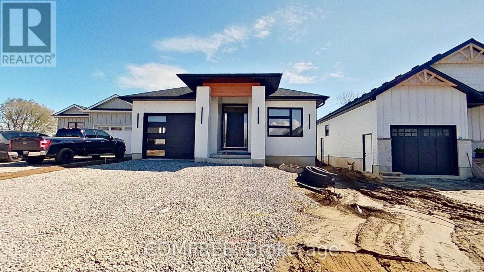 6 Charles Court Property Photo 1