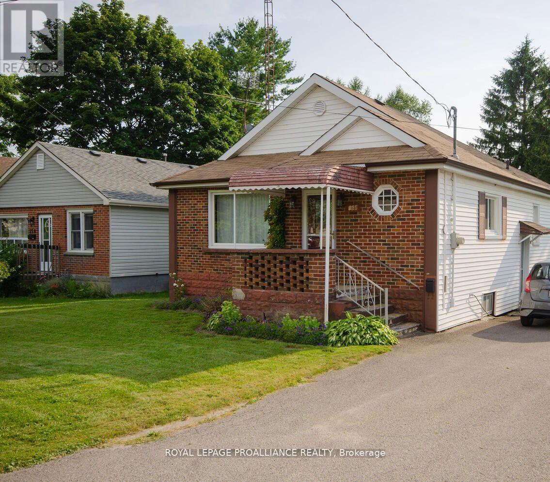 160 HOPE STREET N Property Photo 1