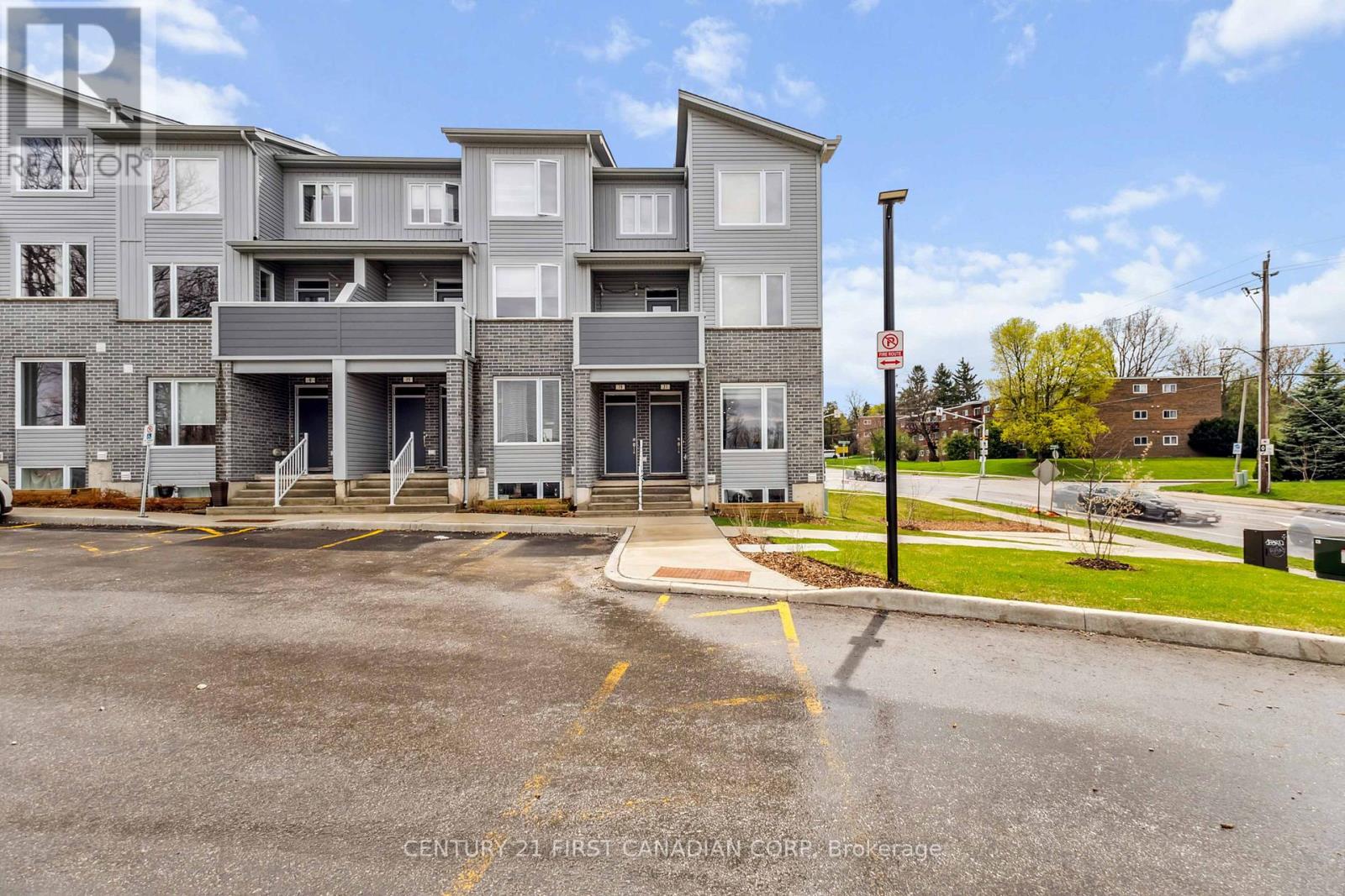 21 - 990 DEVERON CRESCENT Property Photo 1