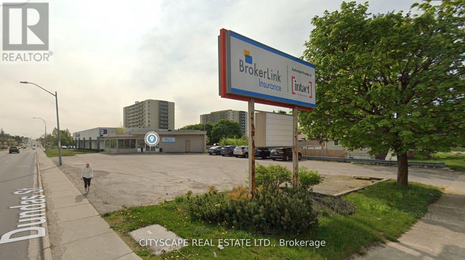 896 Dundas St Property Photo 1