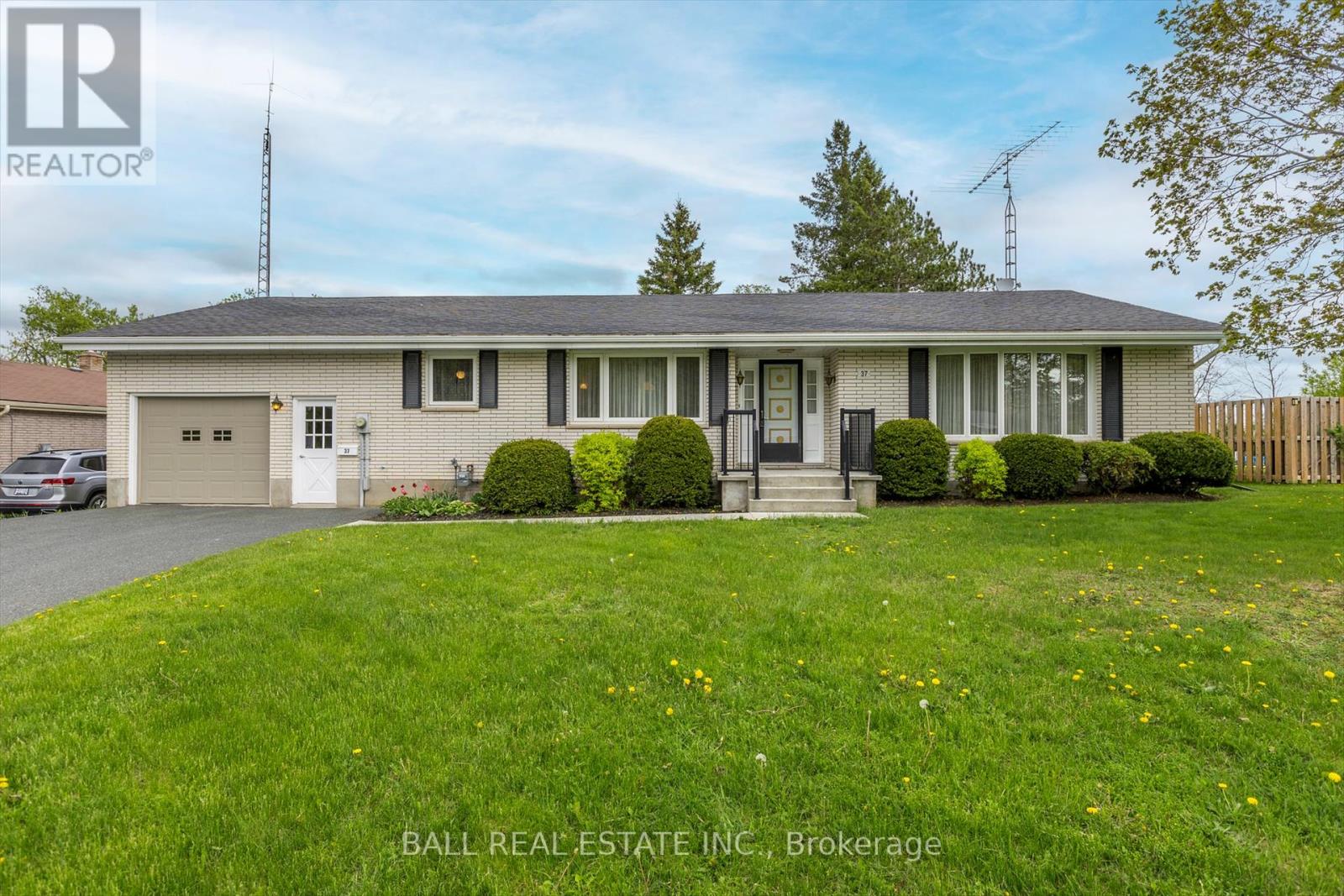 37 County Rd 40 N Property Photo 1