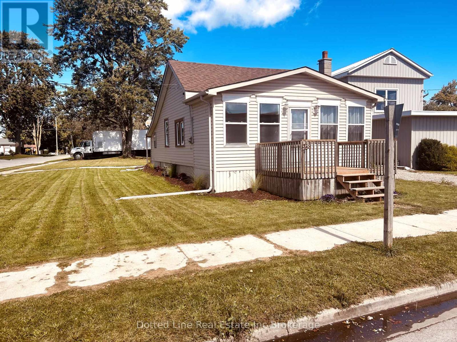 156 Borden Avenue Property Photo 1