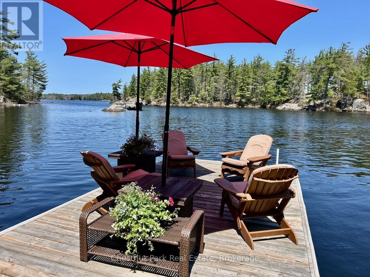 4 ISLAND 21 KL Property Photo 1