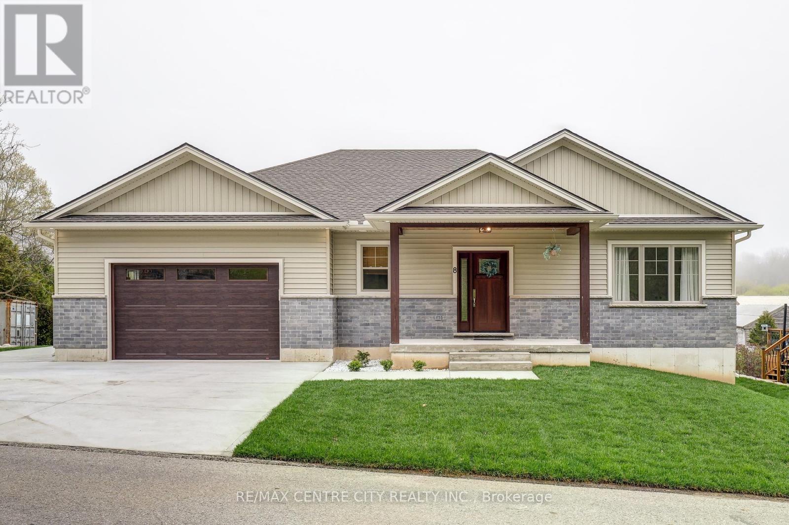 8 Oak Street Property Photo 1