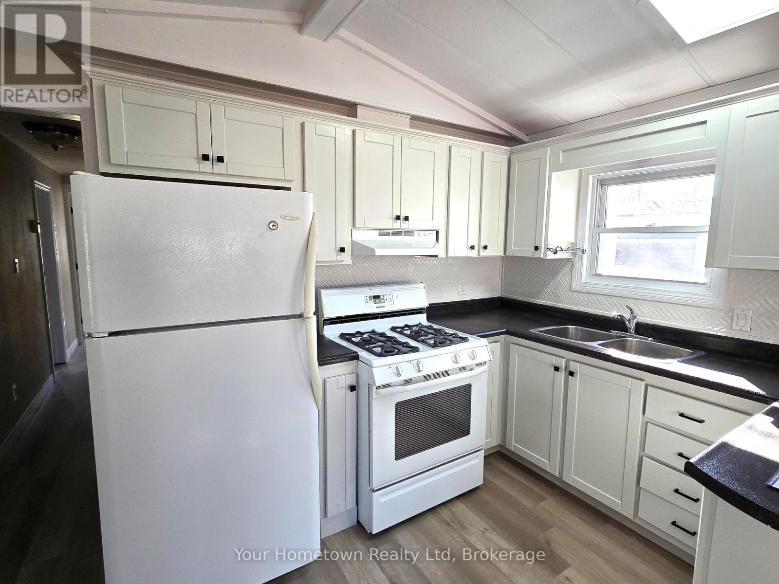 483 Spruce Street Property Photo 5
