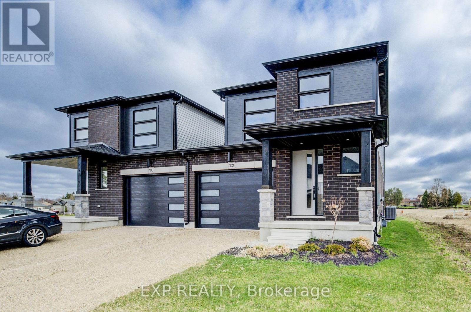 102 THACKERAY WAY Property Photo 1