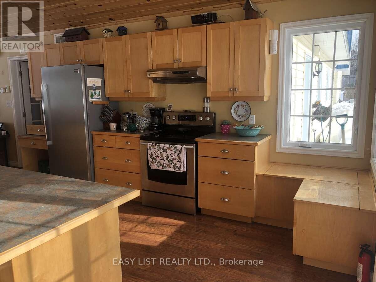 535 Perrier Road Property Photo 4