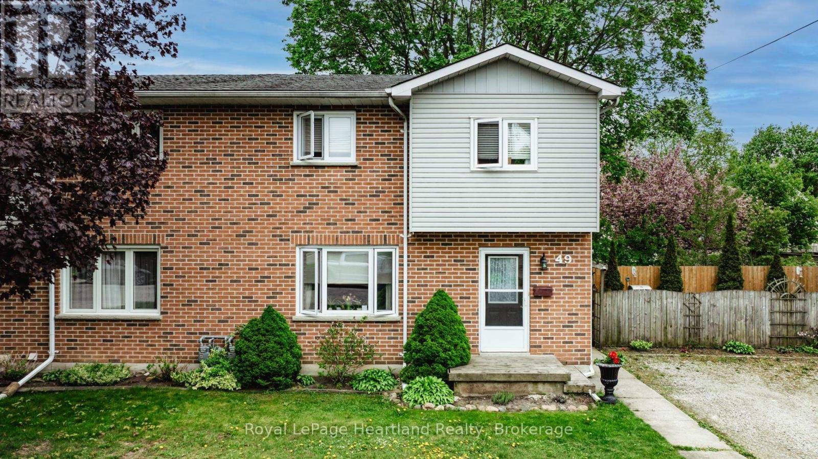 49 WELLINGTON STREET W Property Photo 1