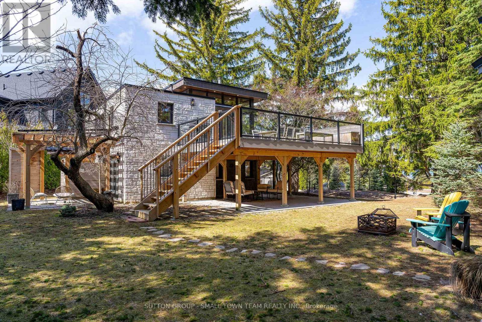 114 LAKESHORE ROAD W Property Photo 1