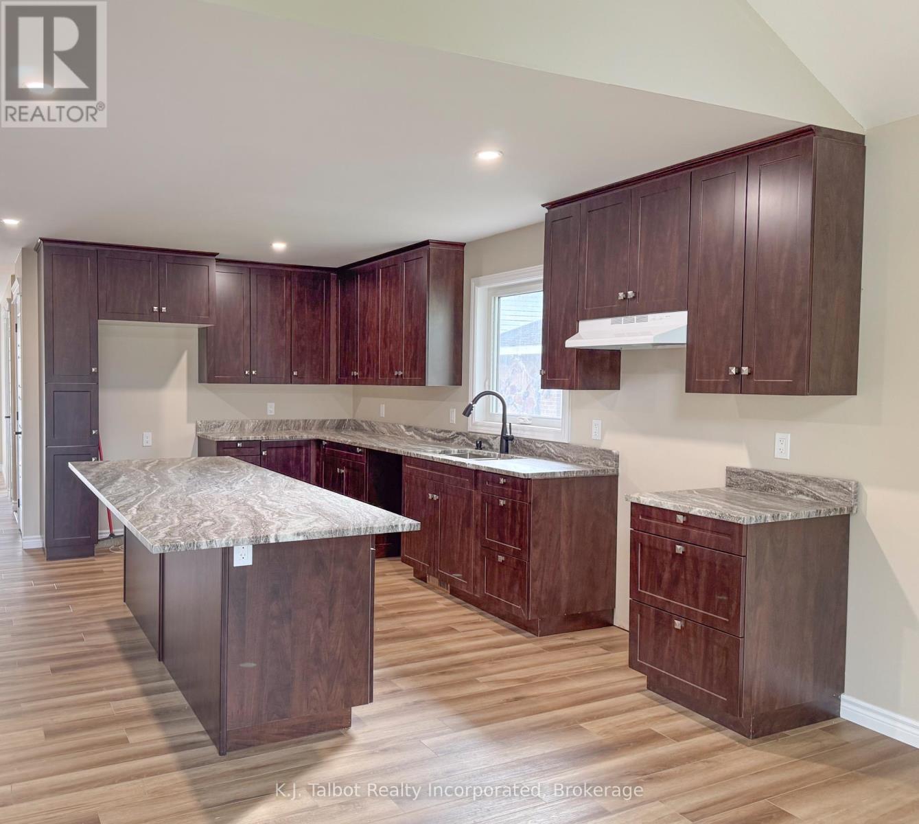 52 Queen Street Property Photo 5