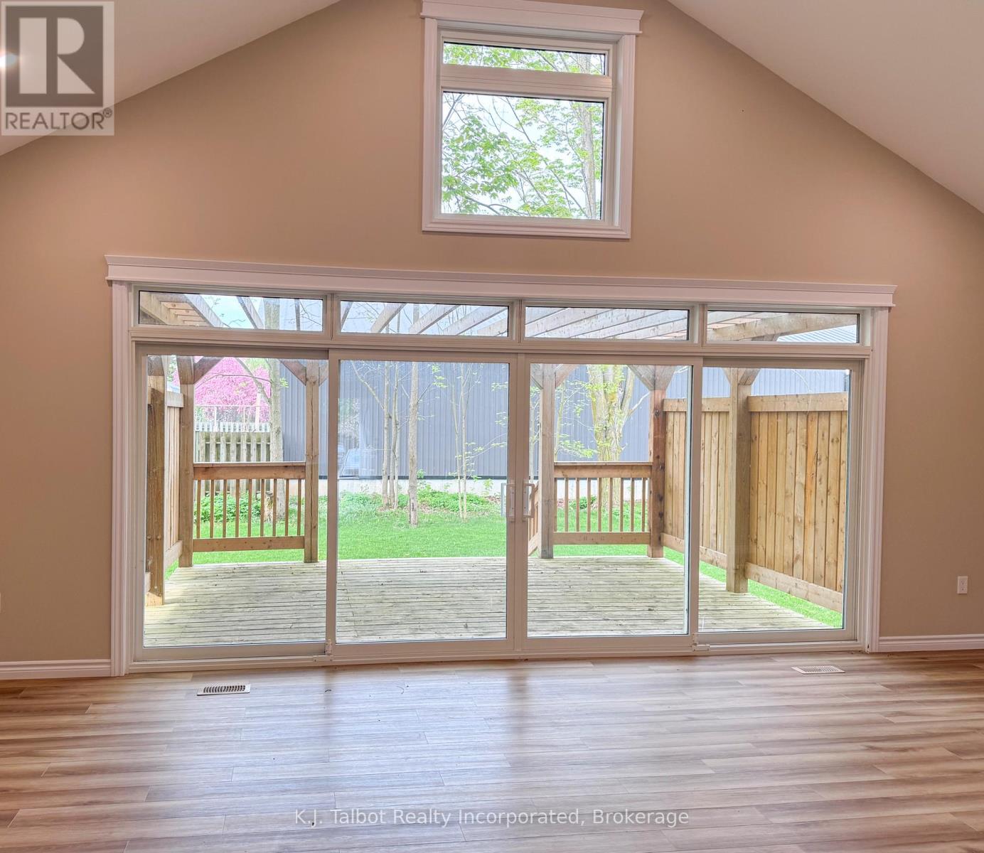 52 Queen Street Property Photo 7