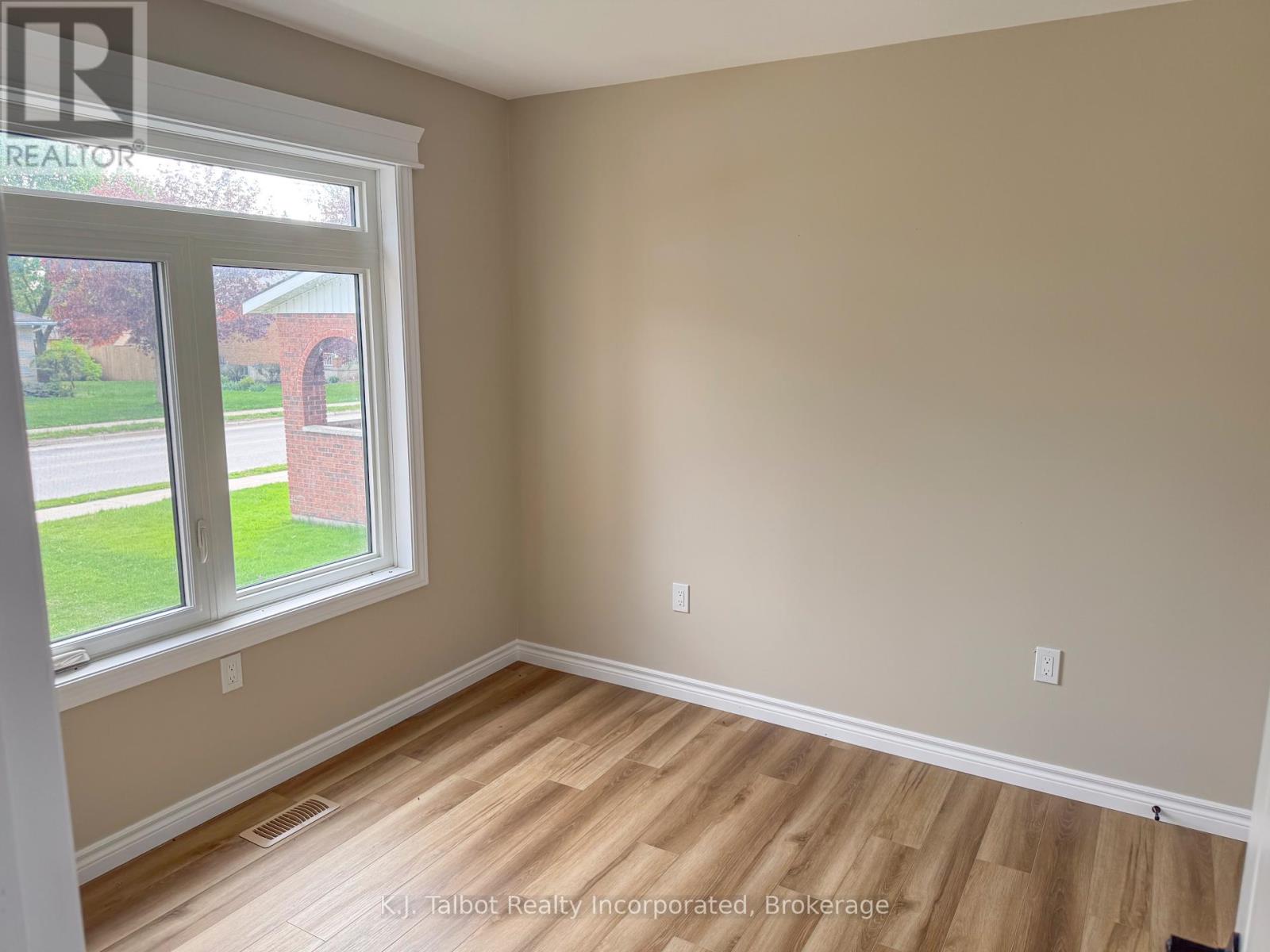 52 Queen Street Property Photo 9