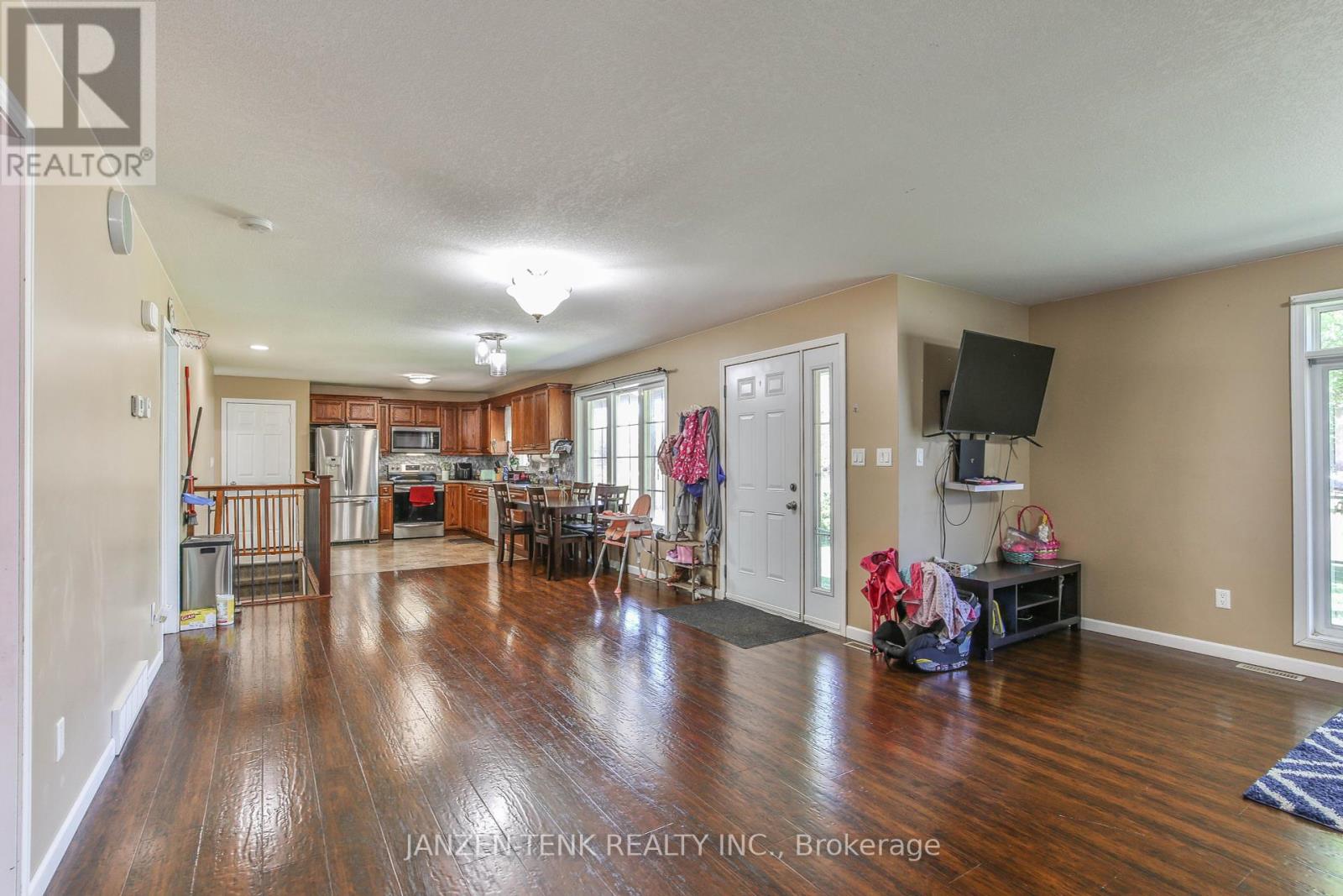 6770 Plank Road Property Photo 11