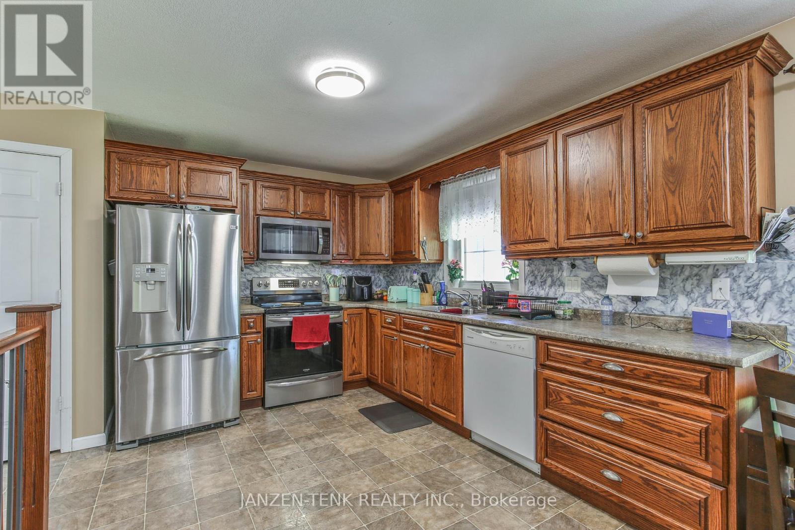 6770 Plank Road Property Photo 14