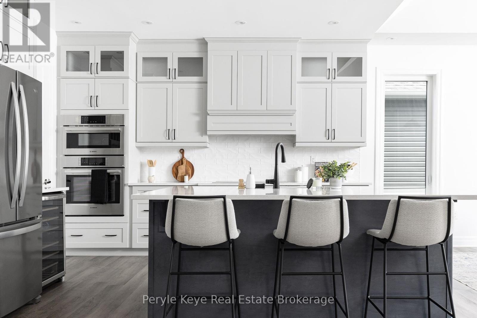 30 DYER CRESCENT