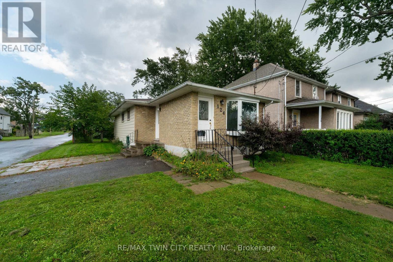 124 OAKLAND AVENUE Property Photo 1