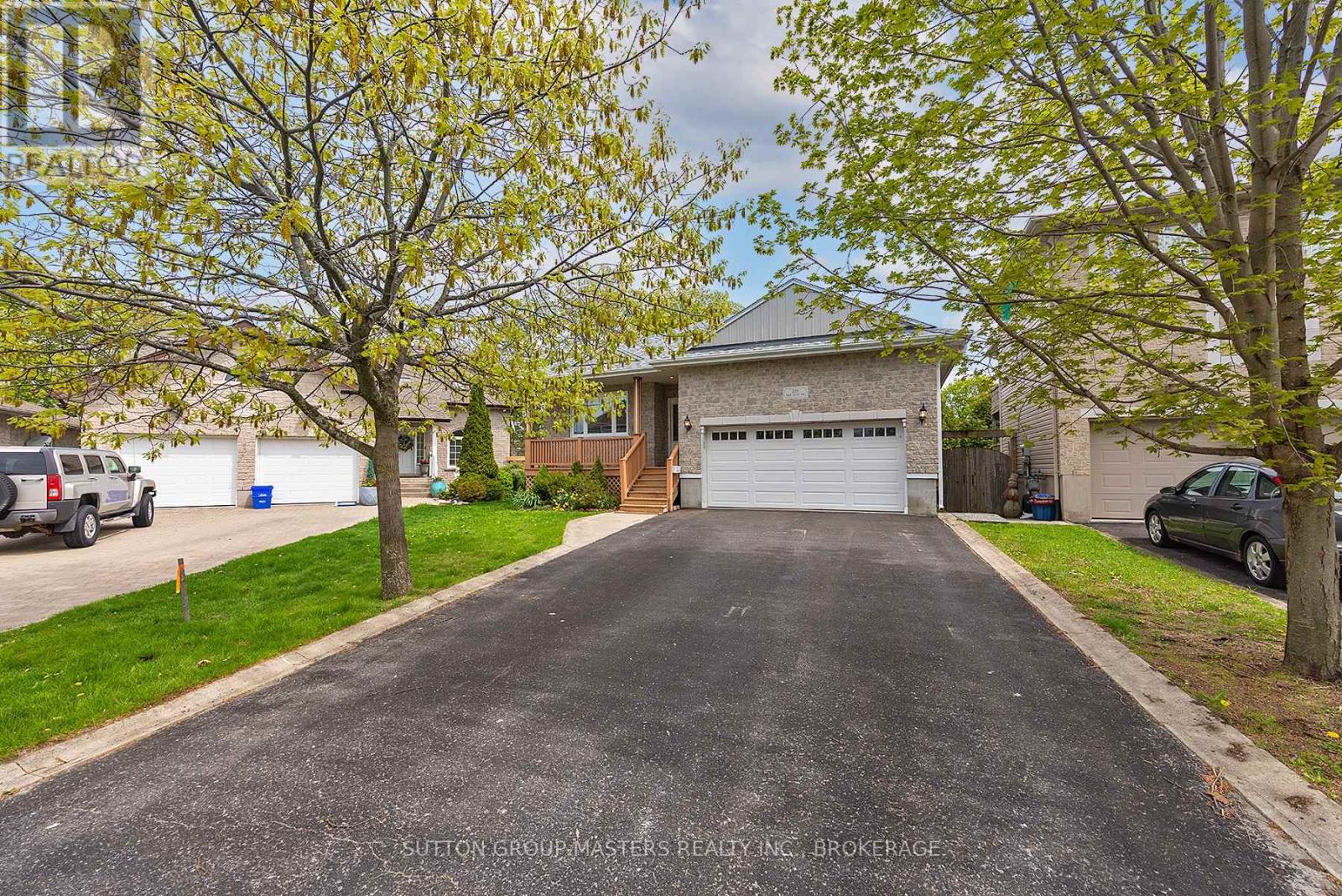 221 Amy Lynn Drive Property Photo 1
