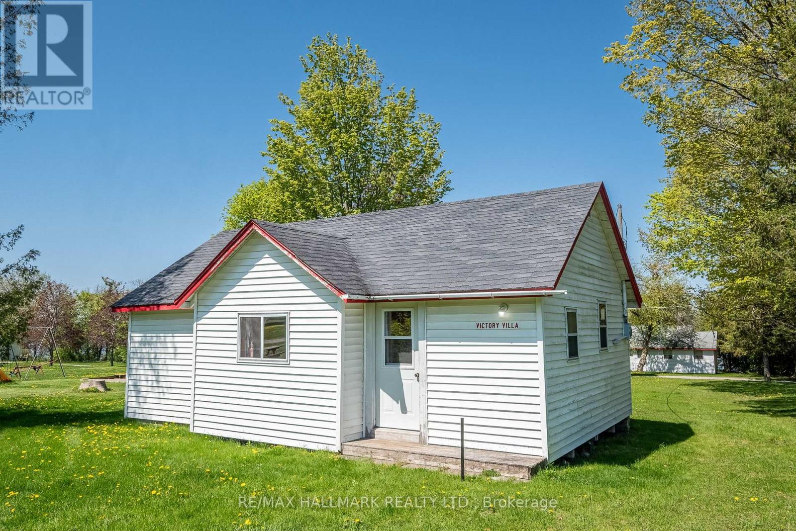 107 - 449 Island View Road Property Photo 1