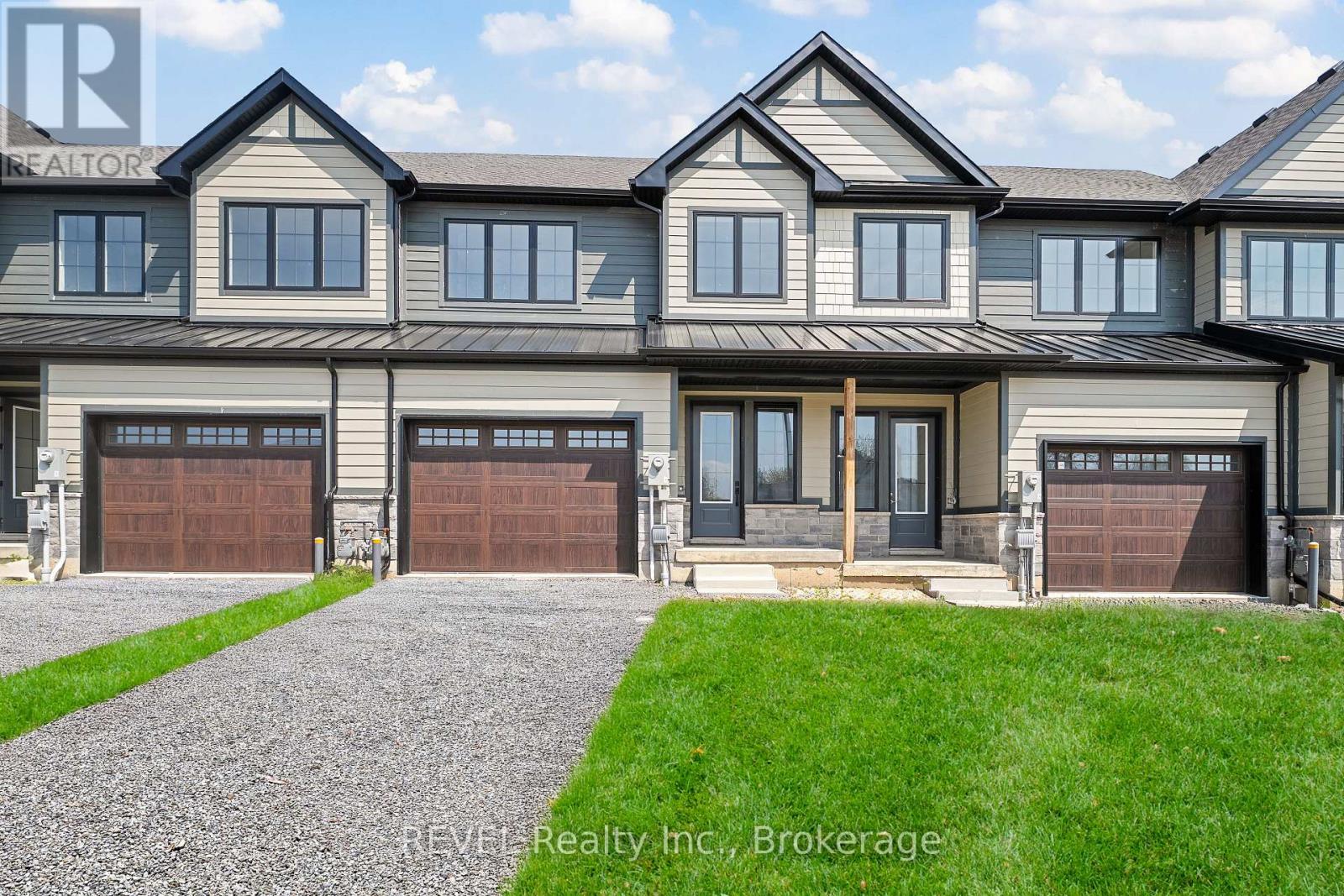 101 IVY CRESCENT Property Photo 1