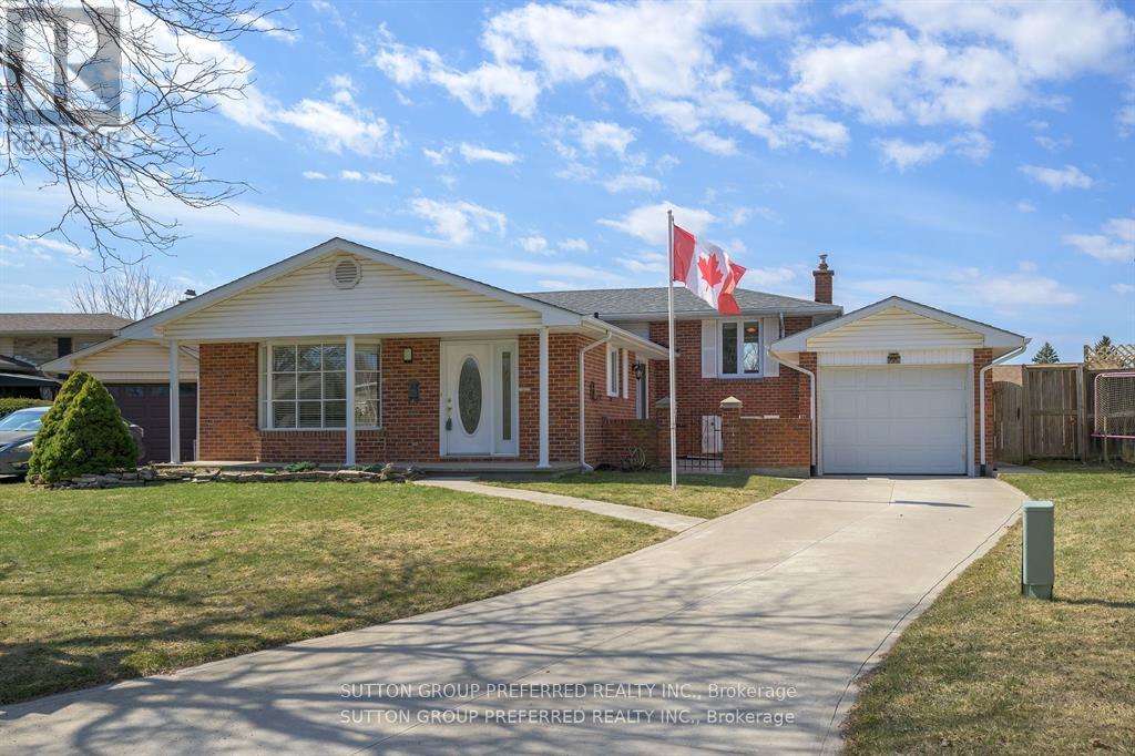144 Meridene Crescent W Property Photo 1