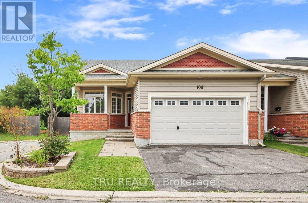 108 VILLAGEVIEW PRIVATE Property Photo 1