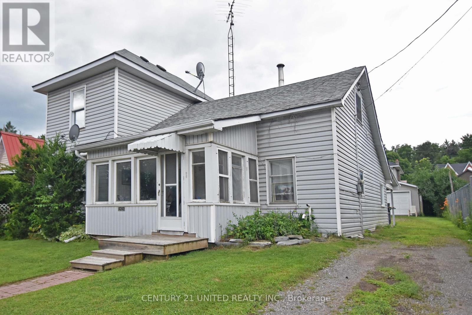 4240 Hwy 7 Property Photo 1