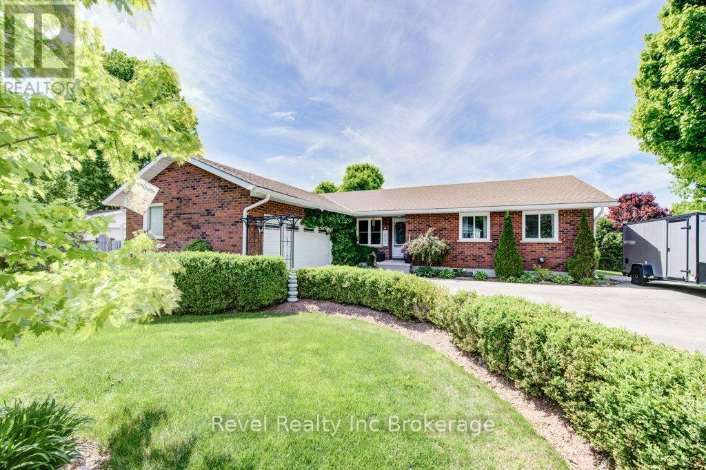 6 Oak Street Property Photo 1