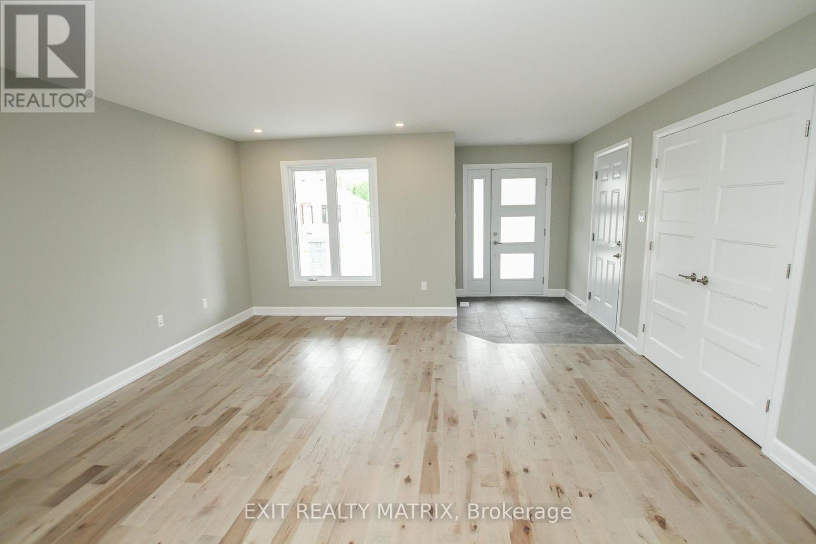 1401 Caroline Court Property Photo 3
