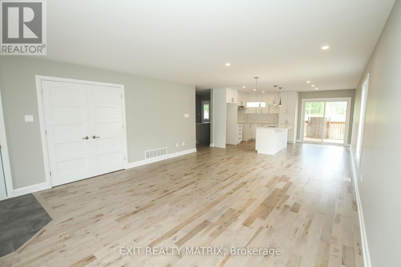 1401 Caroline Court Property Photo 5