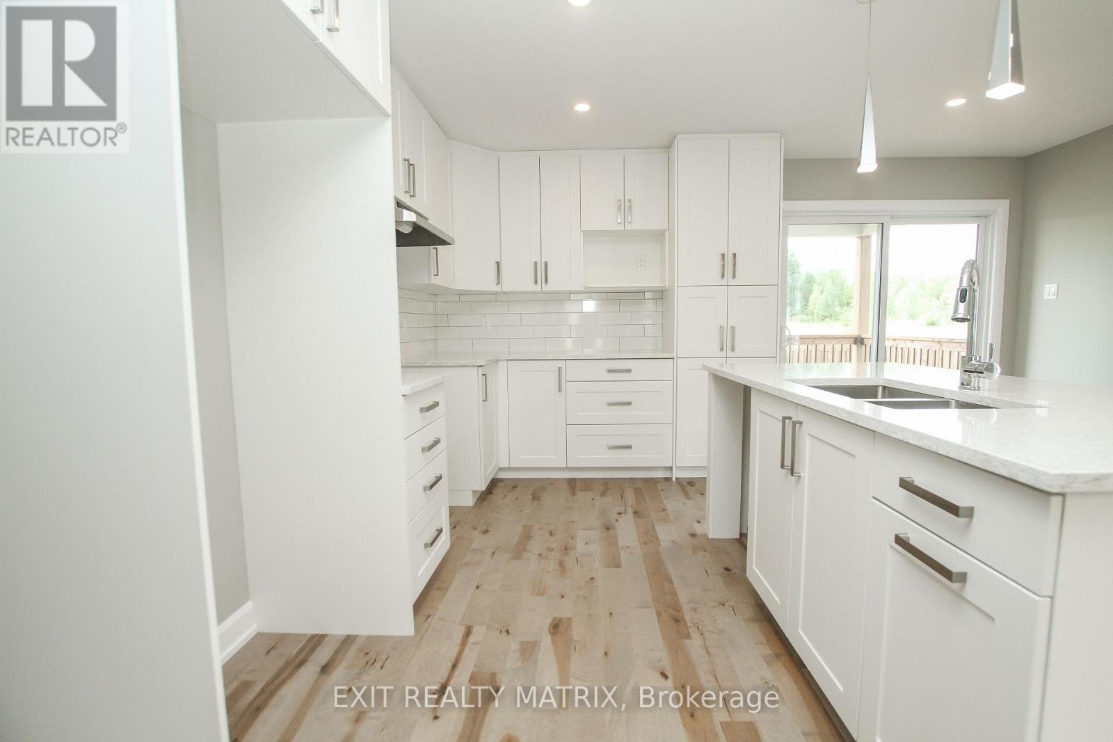 1401 Caroline Court Property Photo 7