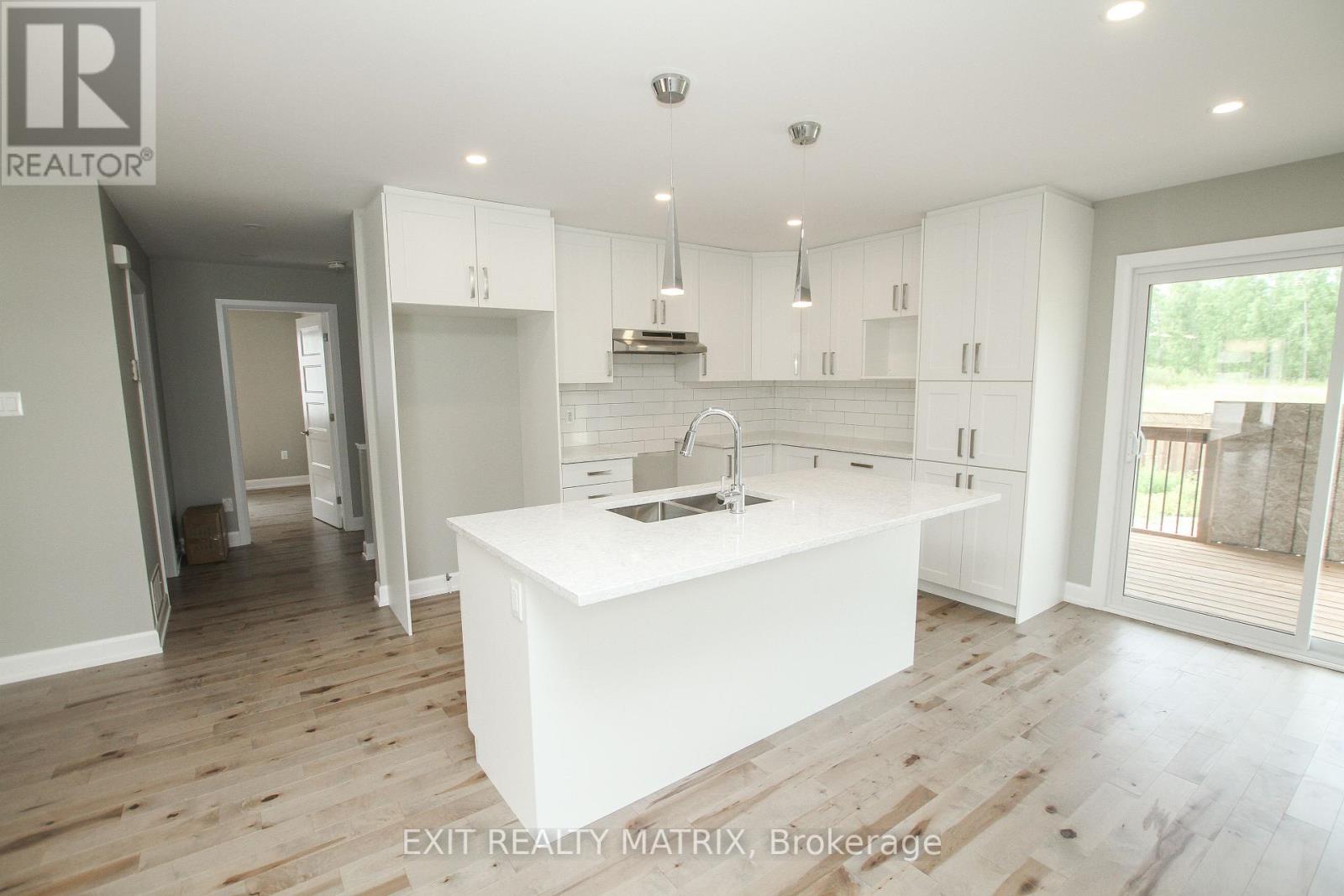 1401 Caroline Court Property Photo 8