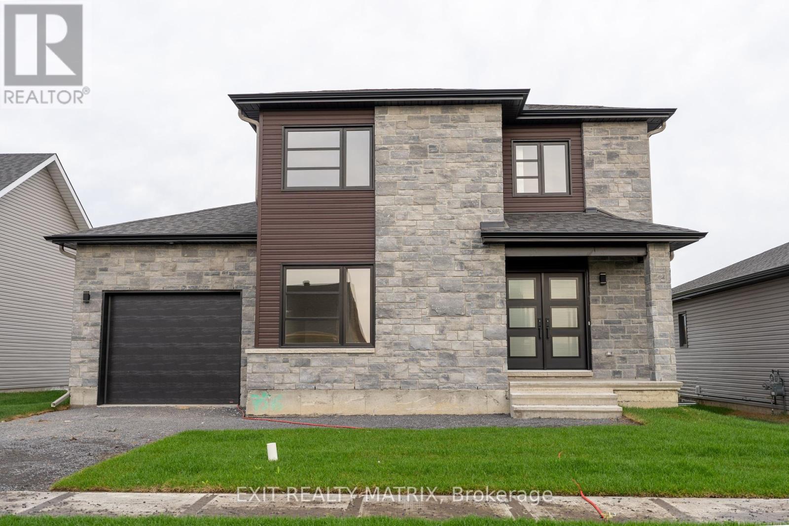 1413 CAROLINE COURT Property Photo 1