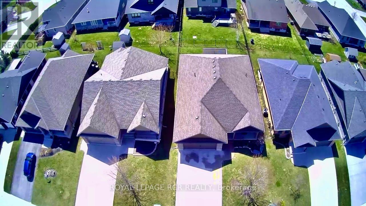184 RUBY'S CRESCENT E Property Photo 1