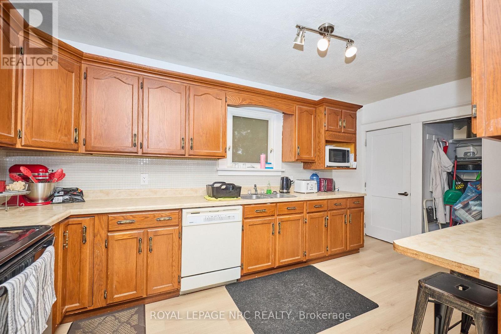 71 Dufferin Street Property Photo 7