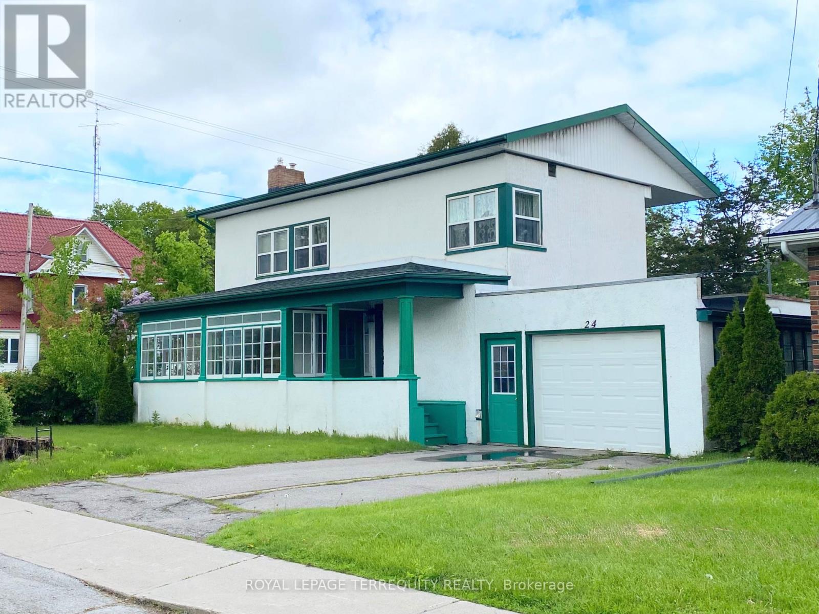 24 BRIDGE STREET W Property Photo 1