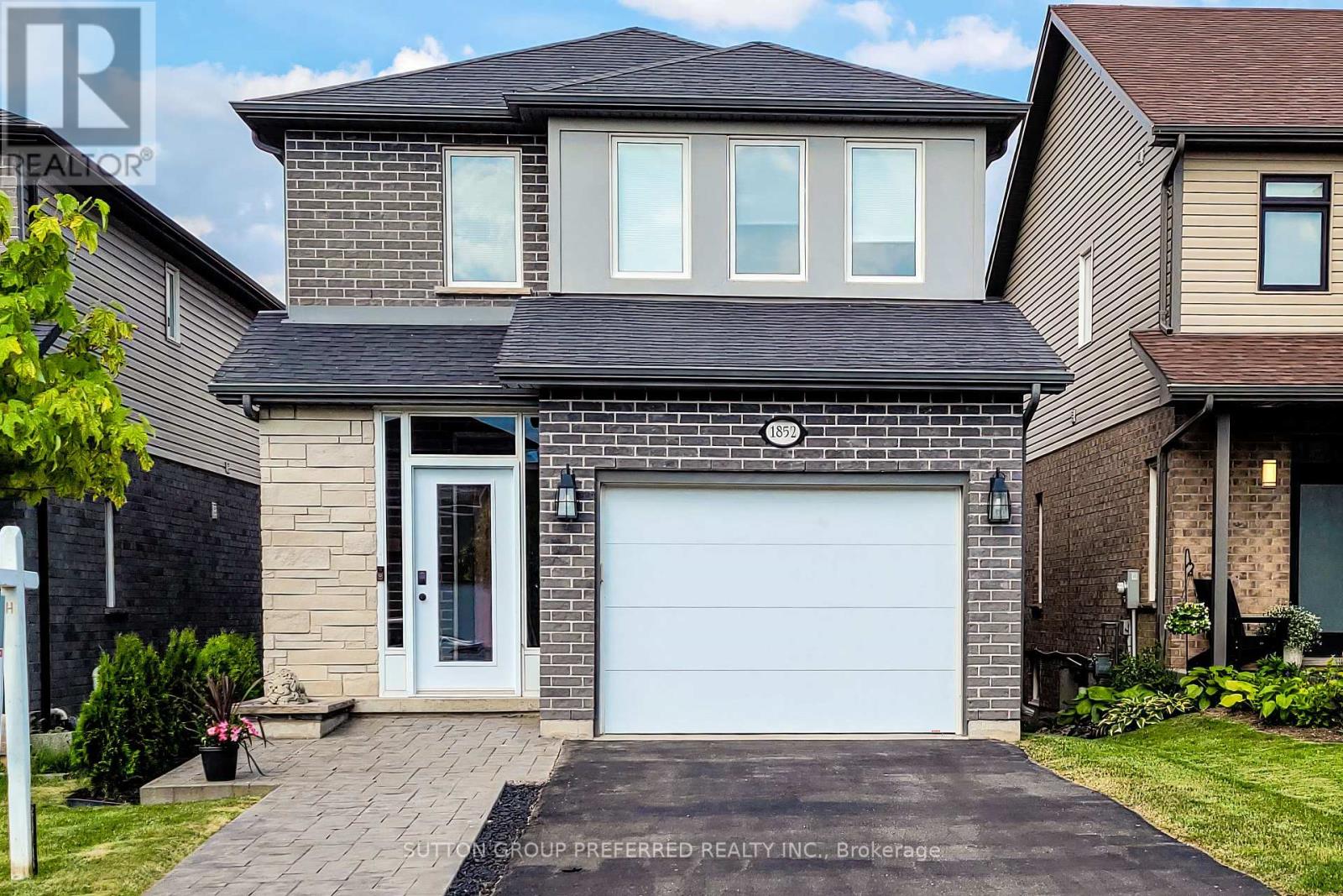 1852 FOXRIDGE CRESCENT Property Image