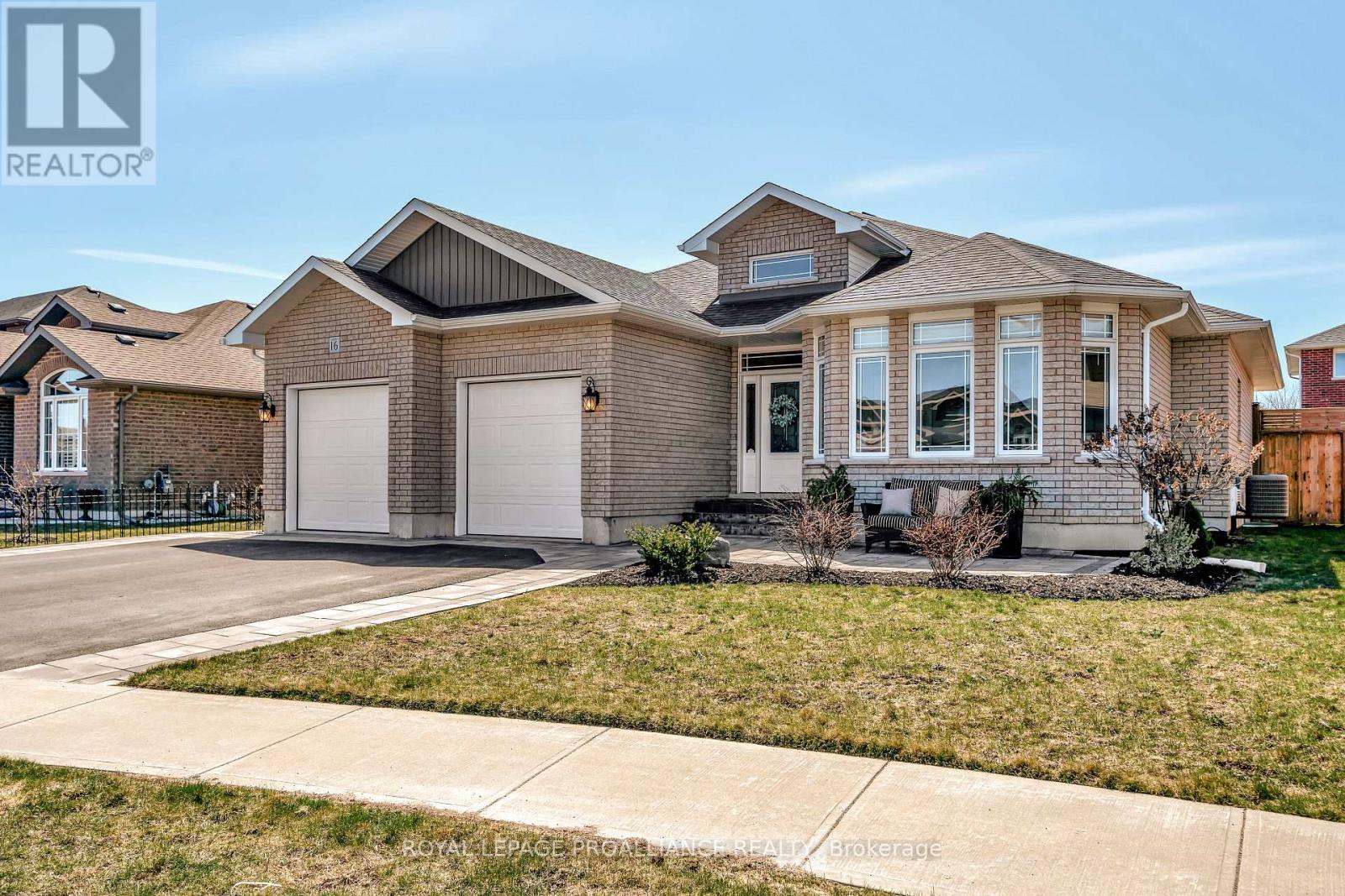 16 HUMMINGBIRD DRIVE