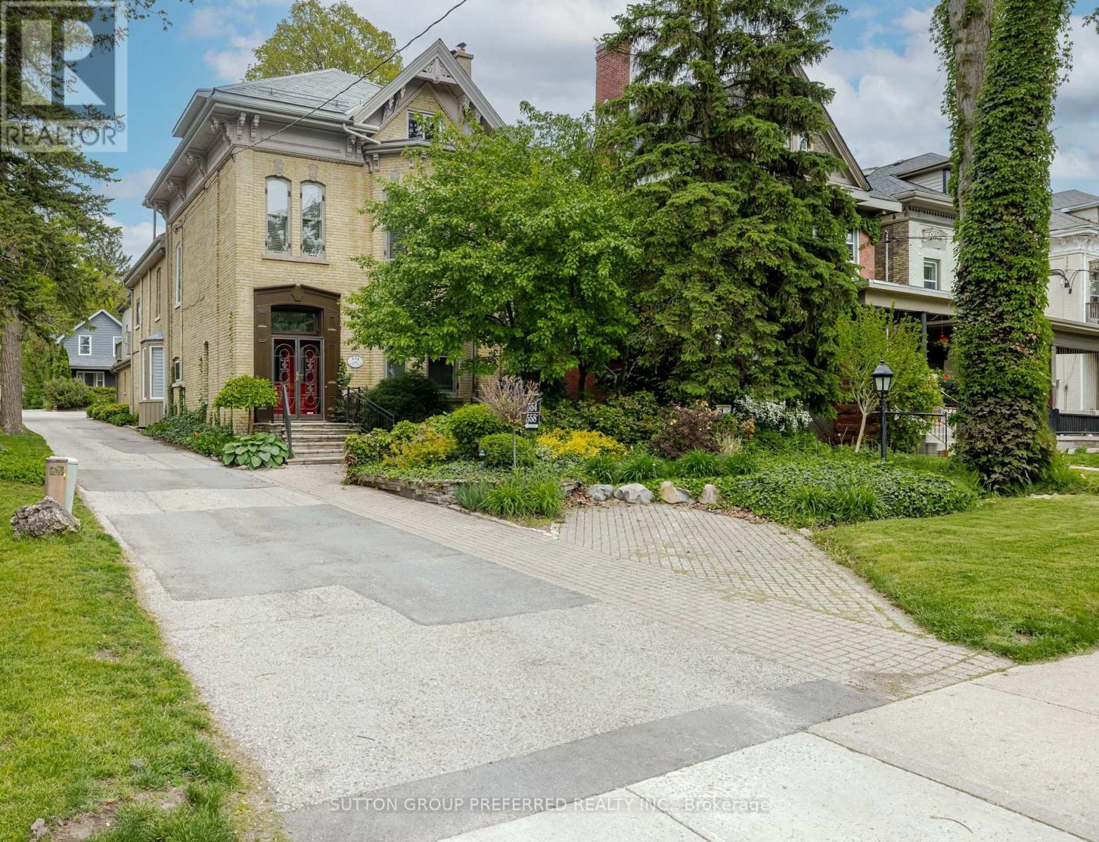 554 WATERLOO STREET Property Photo 1