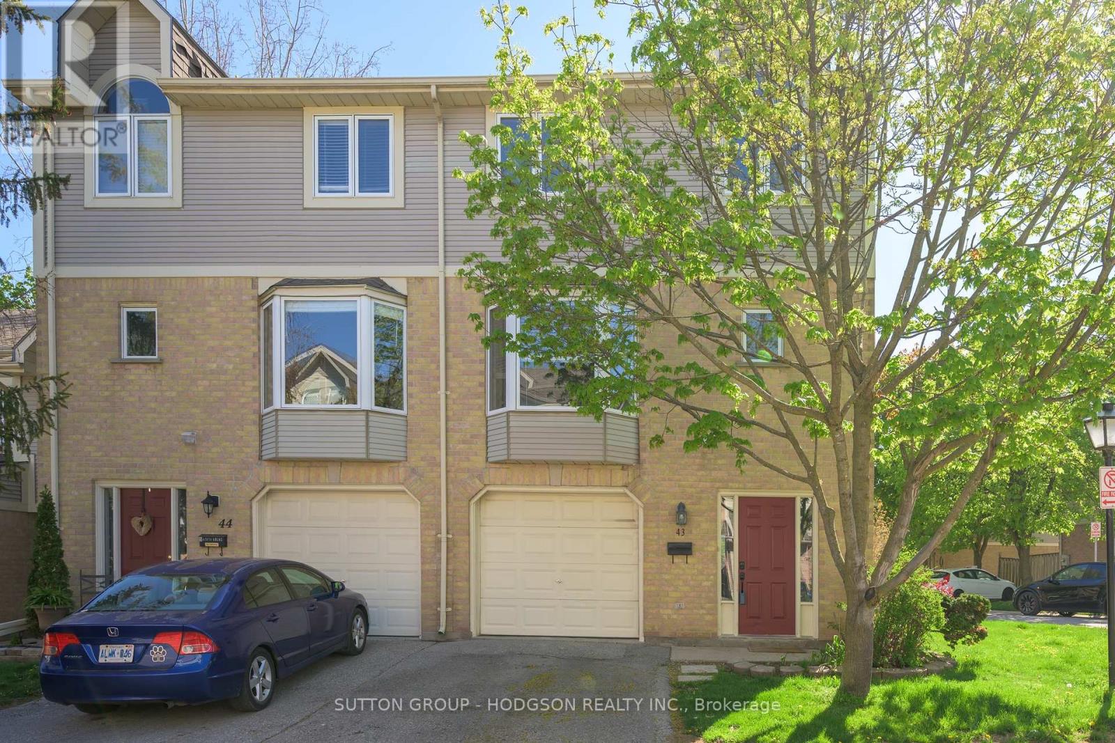43 - 9 AILSA PLACE Property Photo 1