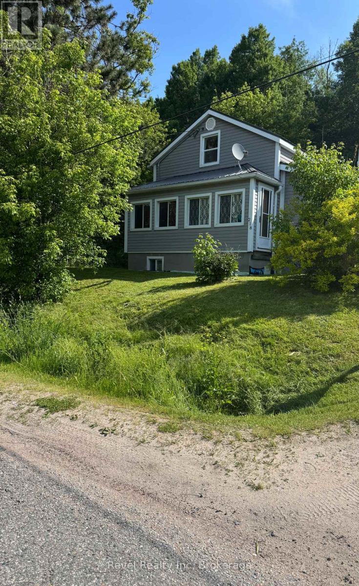 218 Railway Street Property Photo 1