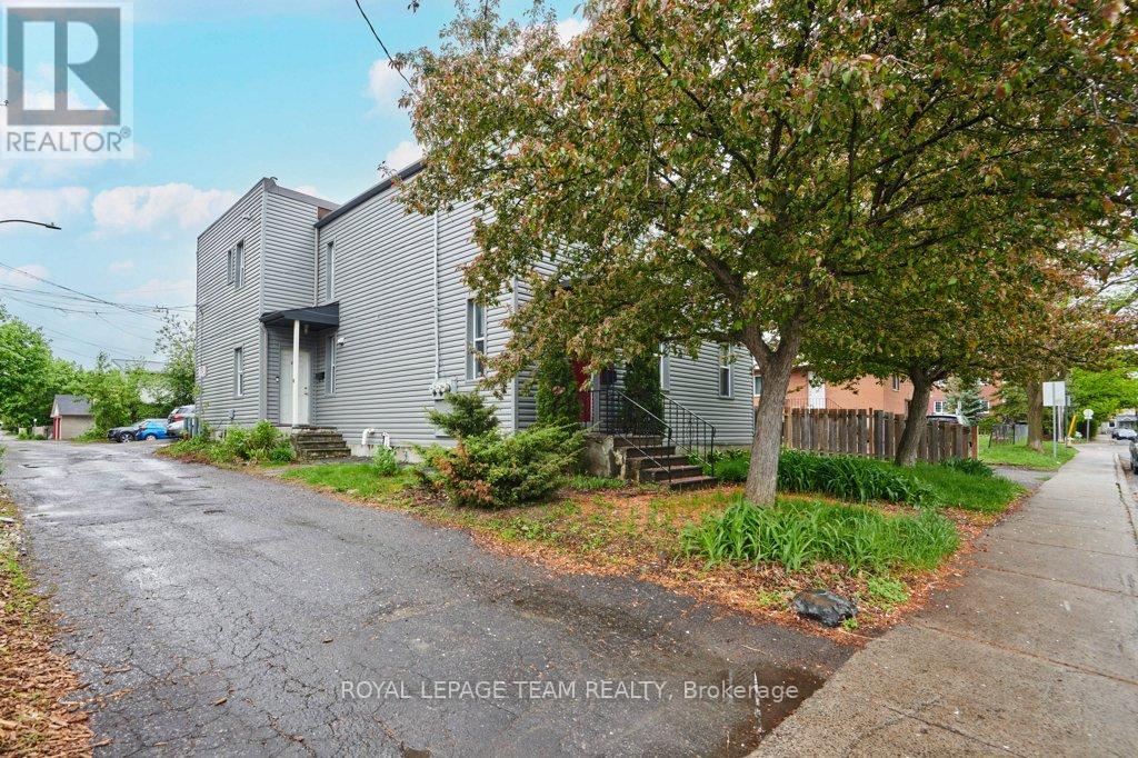 62 LAUREL STREET Property Photo 1