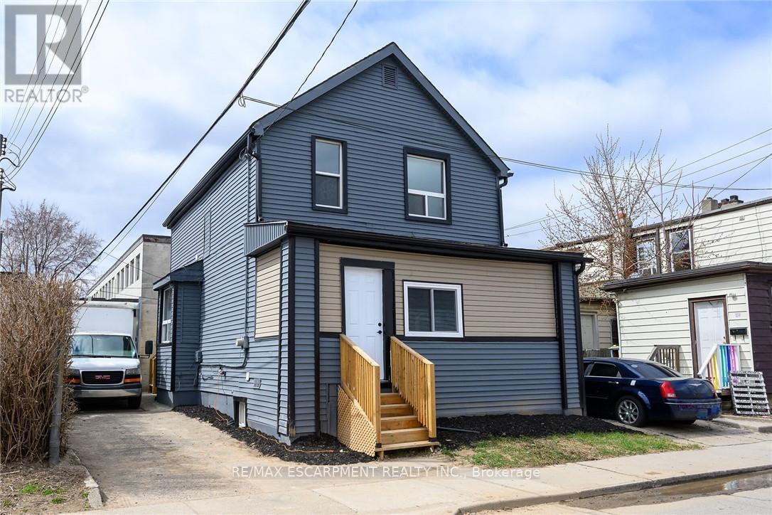 31 GREENAWAY AVENUE Property Photo 1