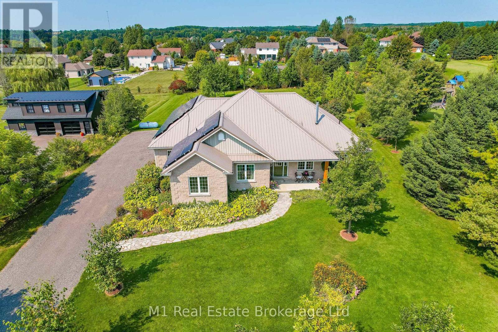 8682 9 Side Road Property Photo 1