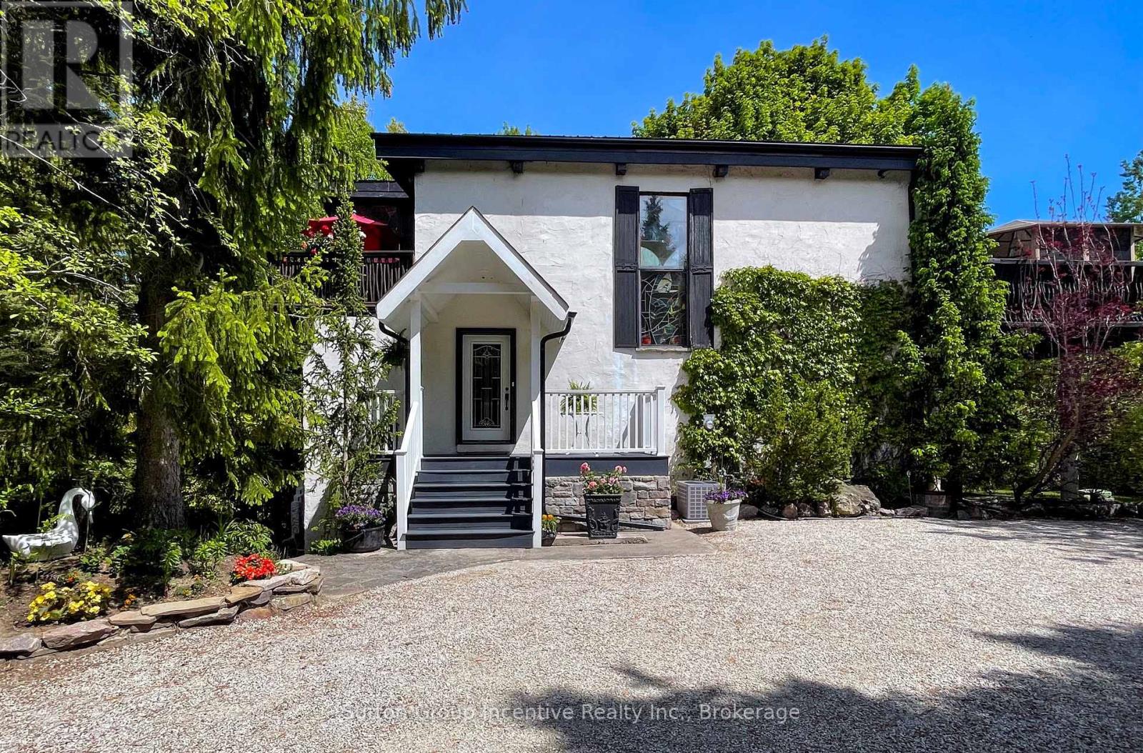 187 ARLBERG CRESCENT Property Photo 1